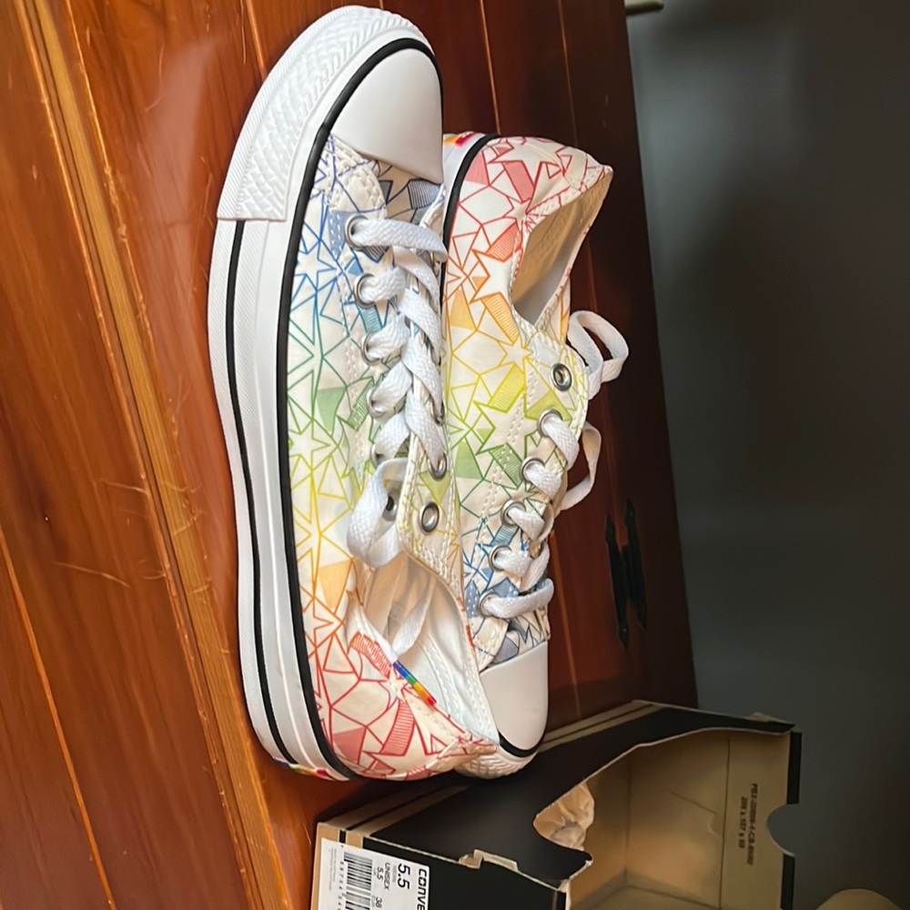 Converses all star ⭐️ rainbow star ⭐️ shoes size 7.5